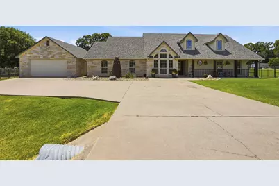 3102 Walnut Creek Parkway, Granbury, TX 76049 - Photo 2