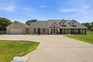 3102 Walnut Creek Pkwy, Granbury, TX 76049 - Photo 2