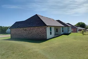 604 E 4th St, Muenster, TX 76252 - Photo 4