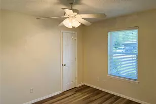 6406 Willow Springs Dr, Arlington, TX 76001 - Photo 12