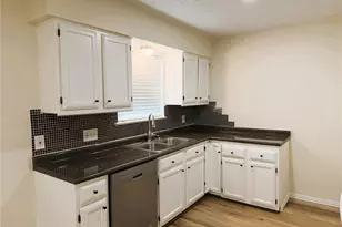 6406 Willow Springs Dr, Arlington, TX 76001 - Photo 6