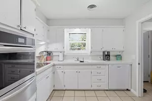 714 Decatur St, Bowie, TX 76230 - Photo 6