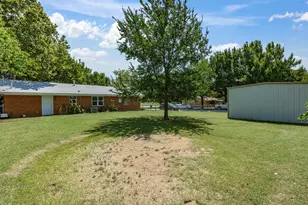 714 Decatur St, Bowie, TX 76230 - Photo 2