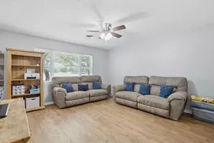714 Decatur St, Bowie, TX 76230 - Photo 8