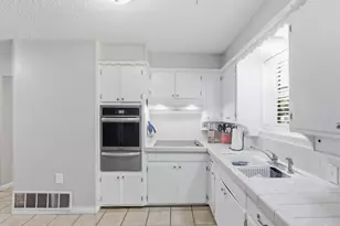 714 Decatur St, Bowie, TX 76230 - Photo 10