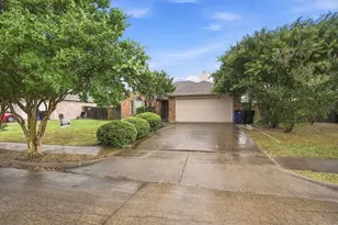 1301 Embercrest Dr, Midlothian, TX 76065 - Photo 2