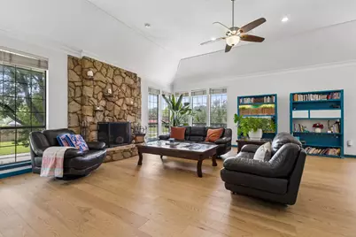 205 Balboa Street, Irving, TX 75062 - Photo 6