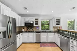 205 Balboa St, Irving, TX 75062 - Photo 16