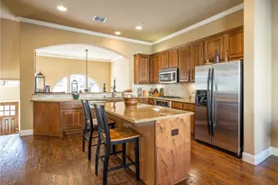 5733 Lois Ln, Plano, TX 75024 - Photo 2
