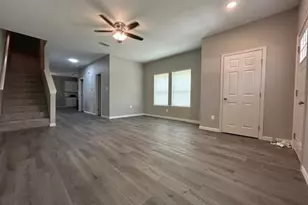 406 E Bonham St, Tom Bean, TX 75491 - Photo 4