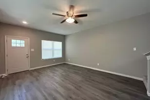 406 E Bonham St, Tom Bean, TX 75491 - Photo 8