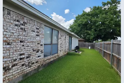 6800 S Creek Drive, Fort Worth, TX 76133 - Photo 10
