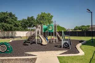 257 Jones St, Irving, TX 75063 - Photo 10