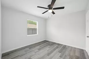 2221 Pennington Dr, Arlington, TX 76014 - Photo 10