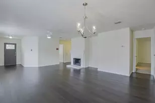 909 Anvil Creek Dr, Arlington, TX 76001 - Photo 2