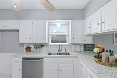 5536 Meadow Oak Street, North Richland Hills, TX 76180 - Photo 14