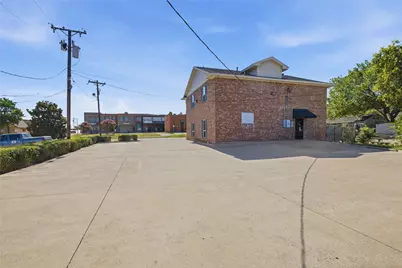 110 S Barto Street, Grapevine, TX 76051 - Photo 2