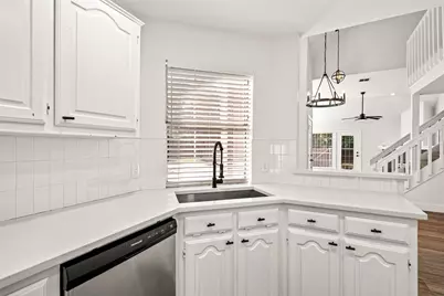 381 Arbor Lane, Euless, TX 76039 - Photo 6