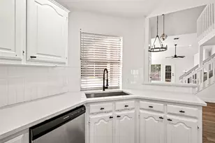 381 Arbor Ln, Euless, TX 76039 - Photo 6