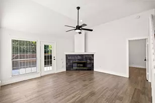 381 Arbor Ln, Euless, TX 76039 - Photo 12