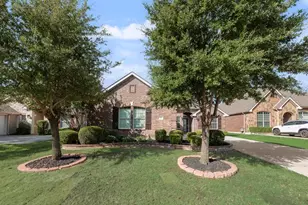 2347 Collin Dr, Grand Prairie, TX 75052 - Photo 4