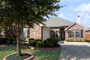 2347 Collin Dr, Grand Prairie, TX 75052 - Photo 2