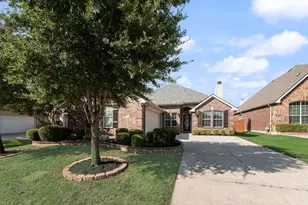 2347 Collin Dr, Grand Prairie, TX 75052 - Photo 6