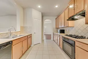 2347 Collin Dr, Grand Prairie, TX 75052 - Photo 10
