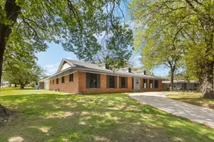 800 Western Hills Dr, Sherman, TX 75092 - Photo 2