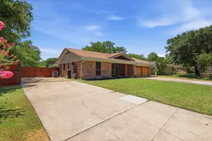 2237 Shady Brook Dr, Bedford, TX 76021 - Photo 4