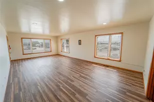 514 W Walker St, Breckenridge, TX 76424 - Photo 2