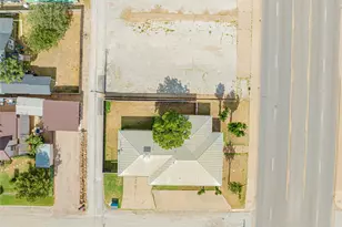 514 W Walker St, Breckenridge, TX 76424 - Photo 32