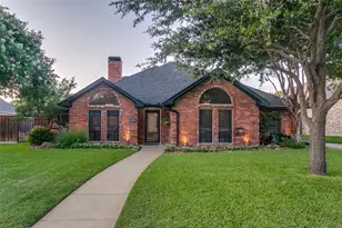 336 Shadow Wood Ln, Hurst, TX 76054 - Photo 4