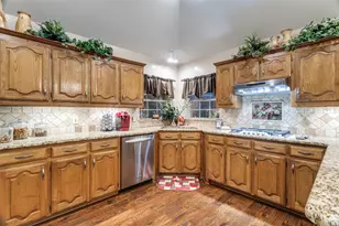 336 Shadow Wood Ln, Hurst, TX 76054 - Photo 12