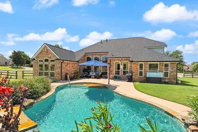 8101 Oak Creek Lane, Denton, TX 76208 - Photo 2