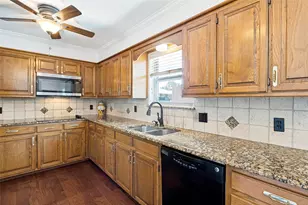 1005 De Pauw Dr, Arlington, TX 76012 - Photo 8