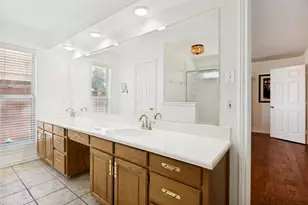 1005 De Pauw Dr, Arlington, TX 76012 - Photo 16