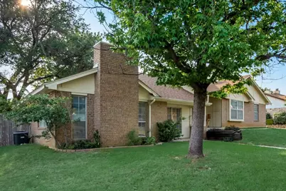 2925 Kathleen Lane, Euless, TX 76039 - Photo 2