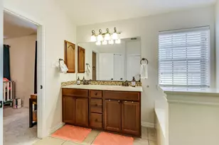 7852 Liverpool Ln, Irving, TX 75063 - Photo 24
