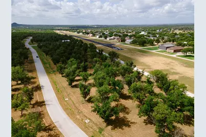 913 E Landings Drive, Granbury, TX 76049 - Photo 2