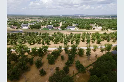 913 E Landings Drive, Granbury, TX 76049 - Photo 10