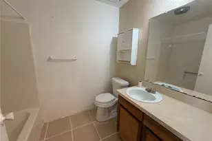 425 Signal Hill Ct N, Fort Worth, TX 76112 - Photo 6