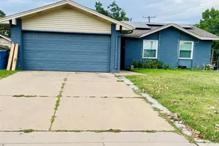 601 Bentwood Dr, Lewisville, TX 75067 - Photo 2