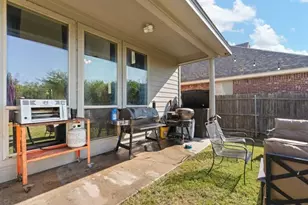 654 Plum Dr, Burleson, TX 76028 - Photo 32
