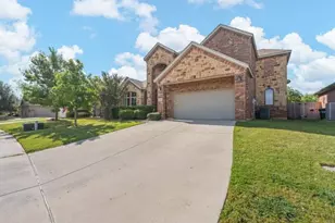 654 Plum Dr, Burleson, TX 76028 - Photo 4