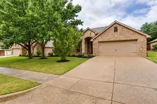 7412 Heights View Dr, Benbrook, TX 76126 - Photo 2