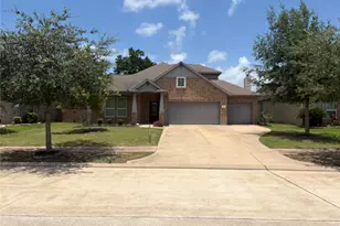 114 Woodridge Xing, Clute, TX 77531 - Photo 2