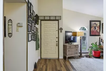 705 Bluebonnet Drive, Grand Prairie, TX 75052 - Photo 4
