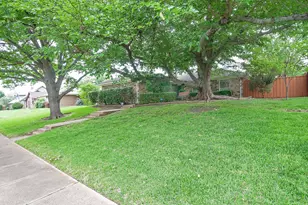 1912 Knob Hill Dr, Plano, TX 75023 - Photo 2