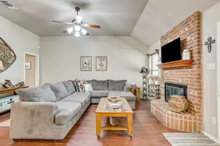 104 Fawn Ct, Weatherford, TX 76088 - Photo 6